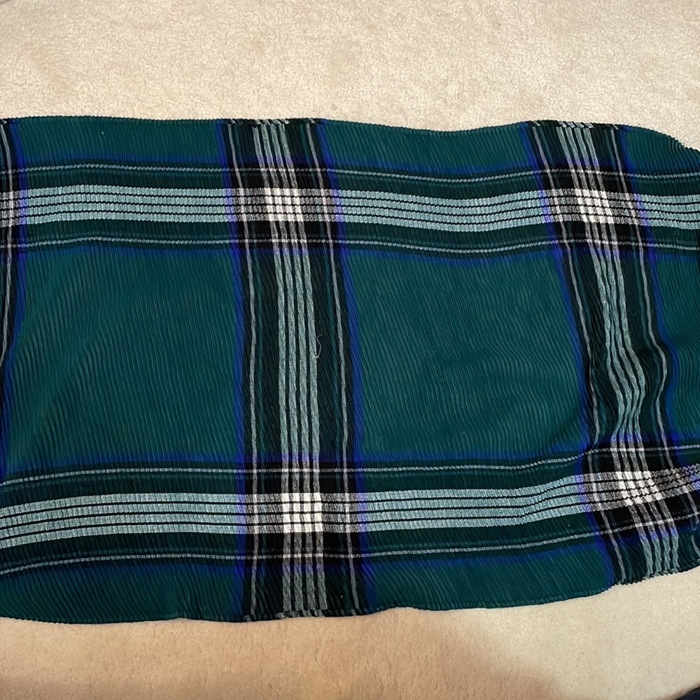BASS NWT Women’s Scarf polyester oversize tartan black green plaid - Picture 3 of 9